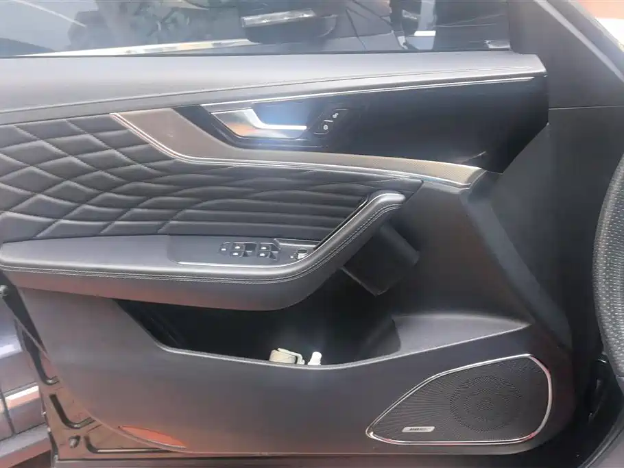 Hongqi HS5 2022 Facelift 2.0T Smart Flag Enjoyment AWD Edition фото 7