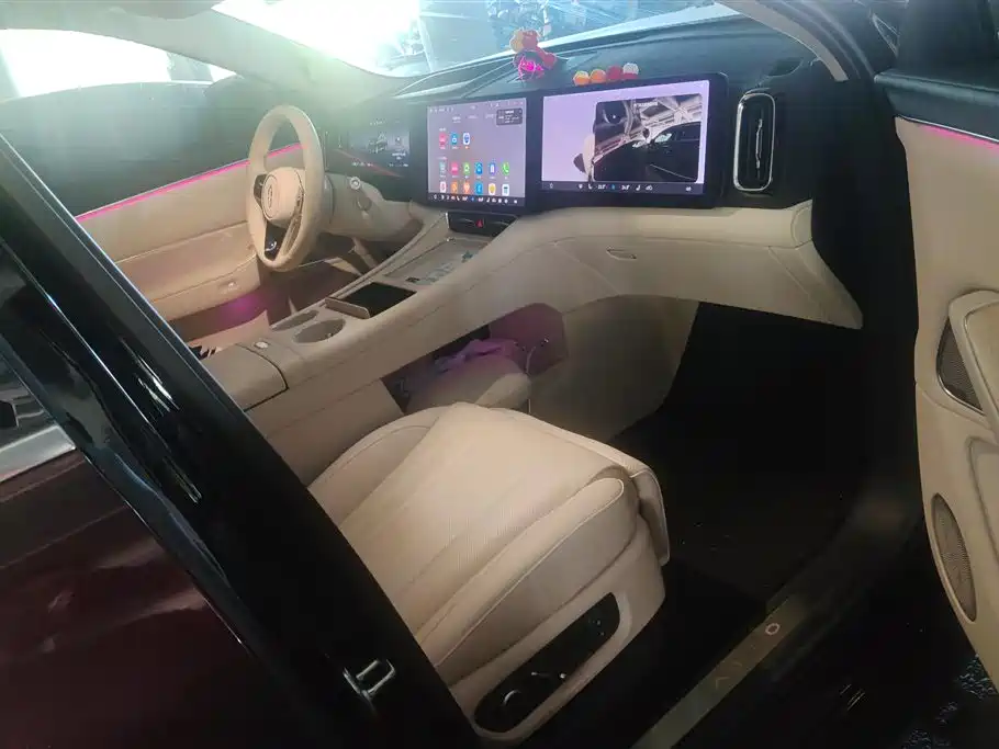 AITO Wenjie AITO M8 2025 Range Extender Max+ Edition 53.4kWh 5-seater фото 8