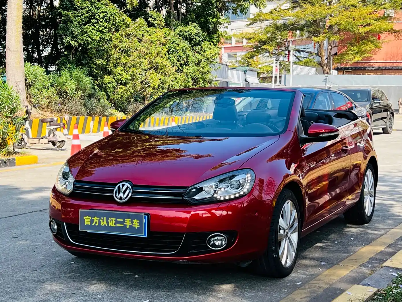 Volkswagen Golf (Import) 2012 1.4TSI Luxury Convertible Edition фото 8