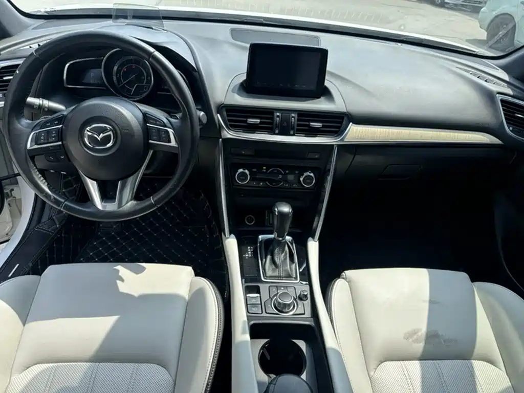 Фото 22 - Mazda CX-4