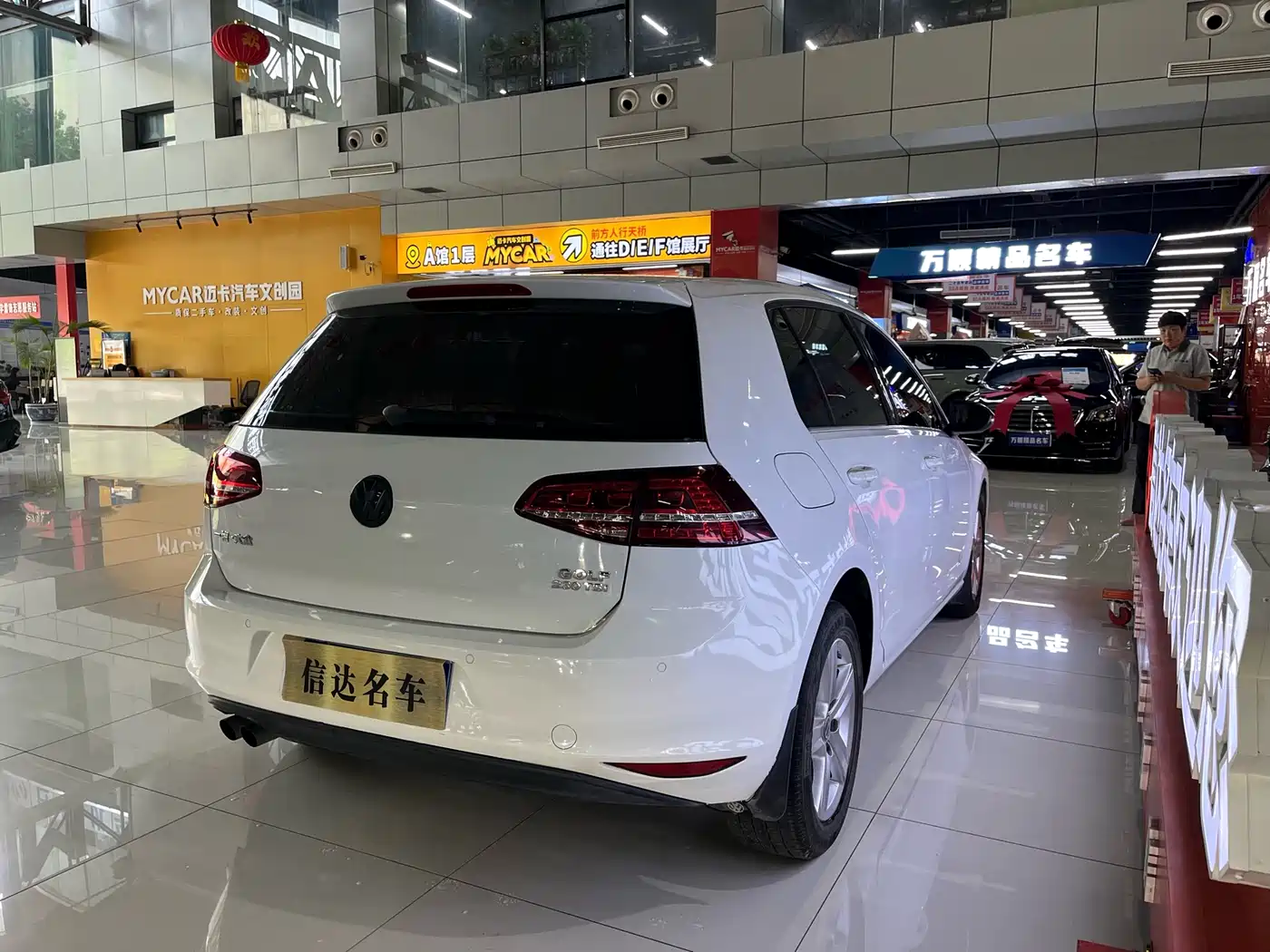 Volkswagen Golf 2017 230TSI Auto Comfort Millionth Anniversary Edition фото 29