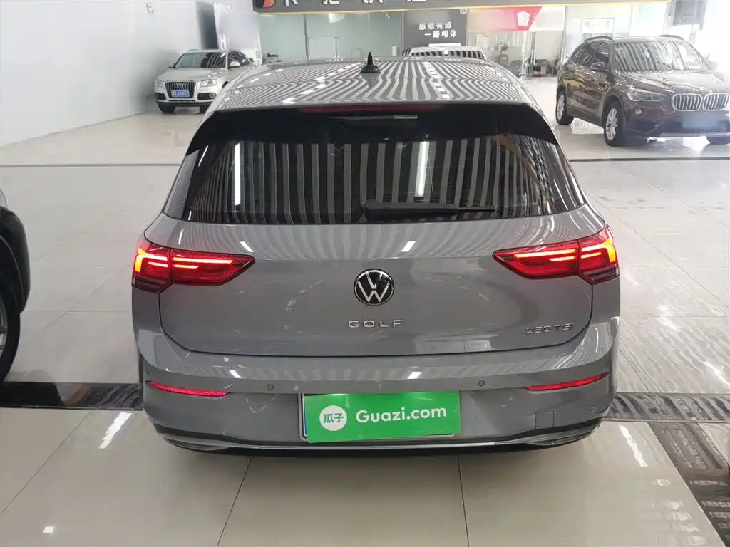 VOLKSWAGEN GOLF