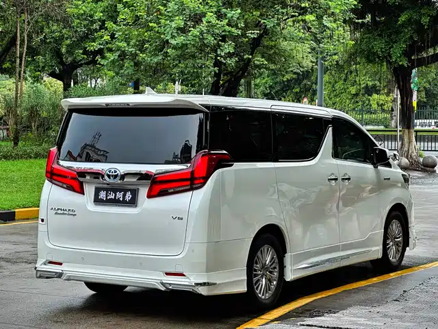 Toyota Alphard 2021 Hybrid 2.5L Luxury — фото 2