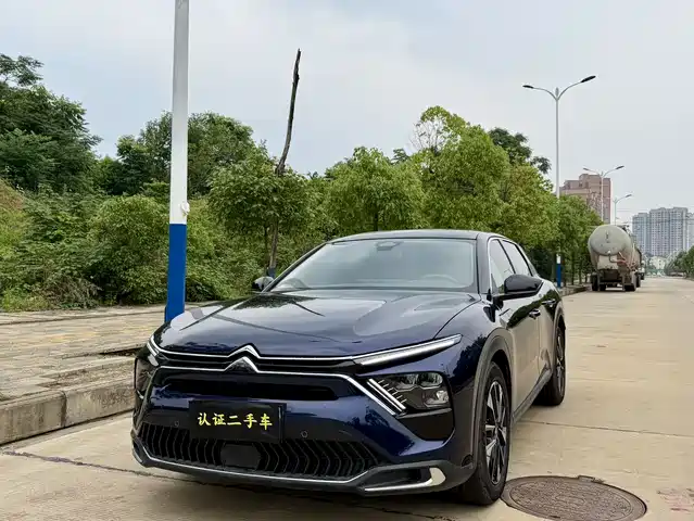 Citroën Versailles C5 X 2024 1.6T Travel Elite Edition