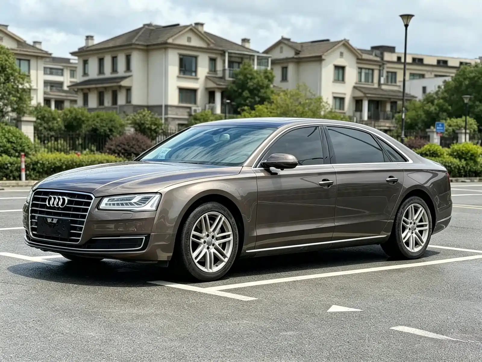 Фото 1 - Audi A8