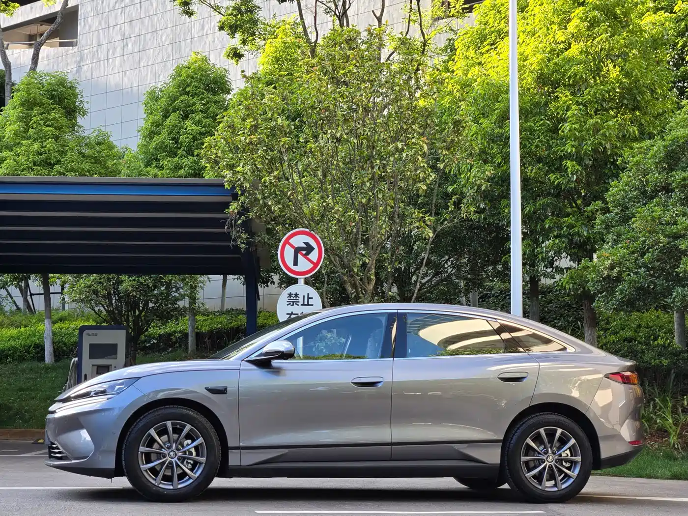 BYD Qin L 2025 EV 545KM Superior фото 3