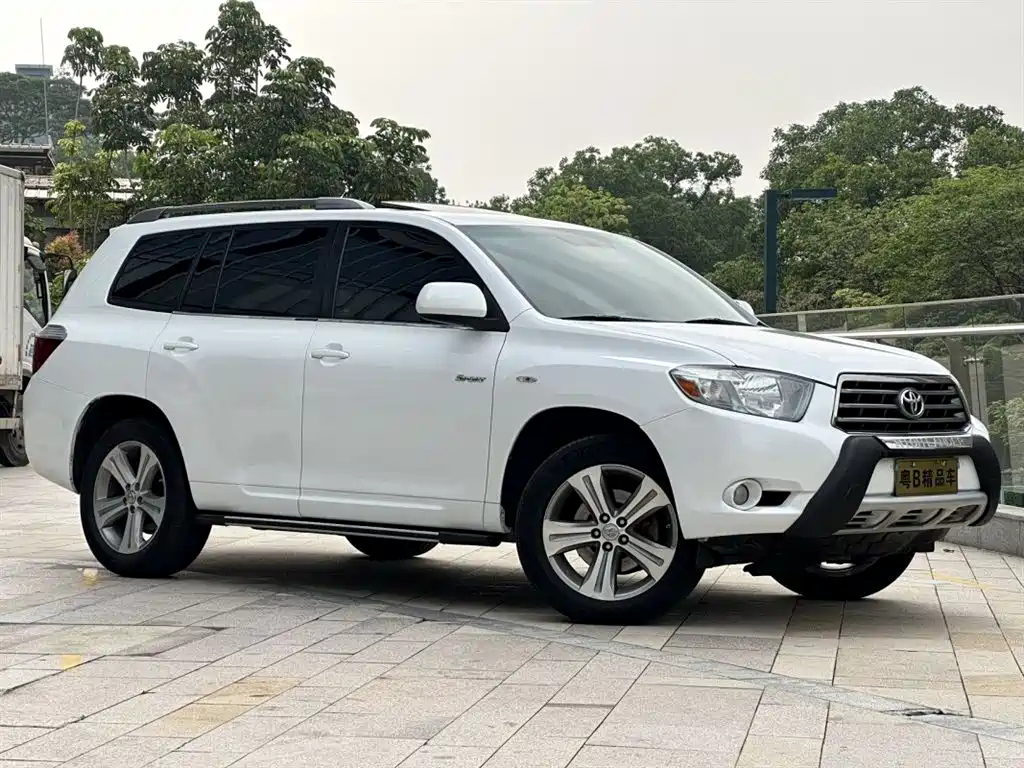 Toyota Highlander 2011 2.7L 2WD 7-seat Luxury фото 3
