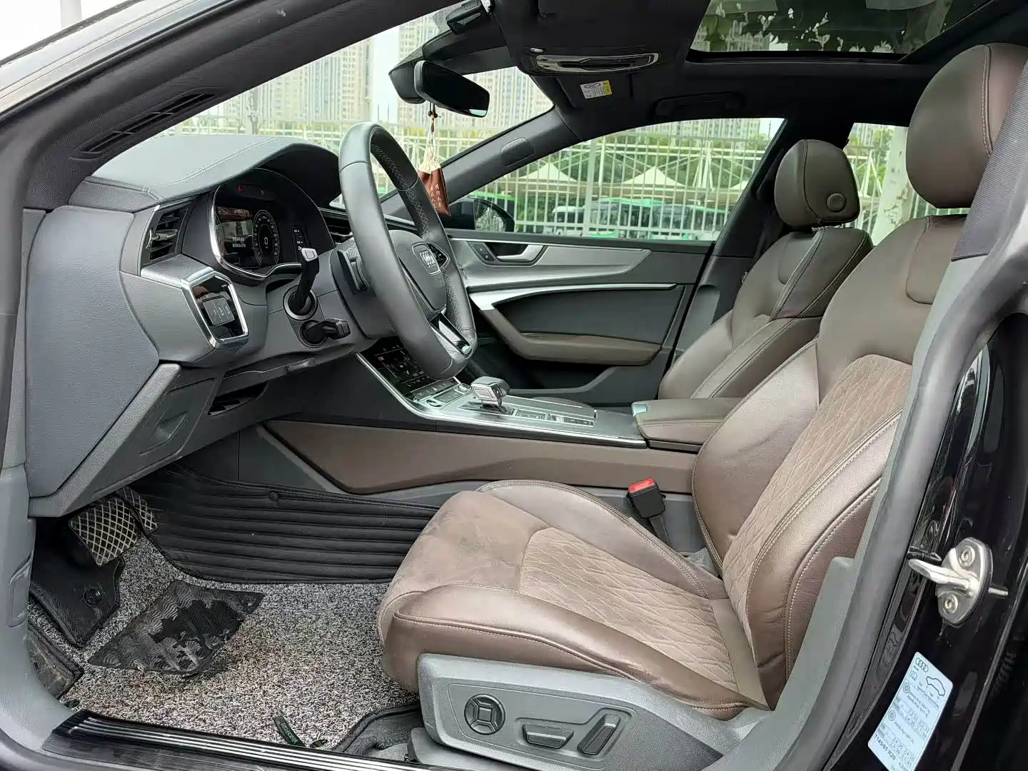 Photo 4 - Audi A7L