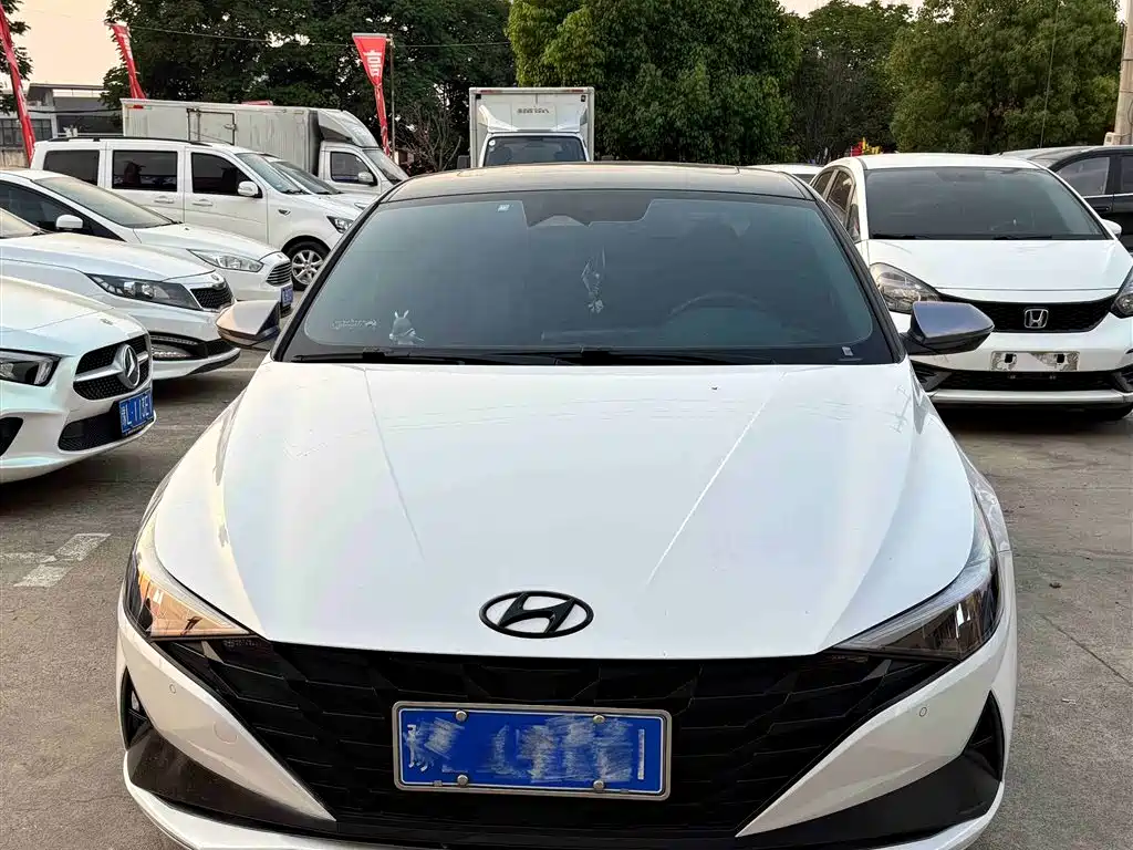 Hyundai Elantra 2022 1.5L CVT 20th Anniversary Edition фото 2