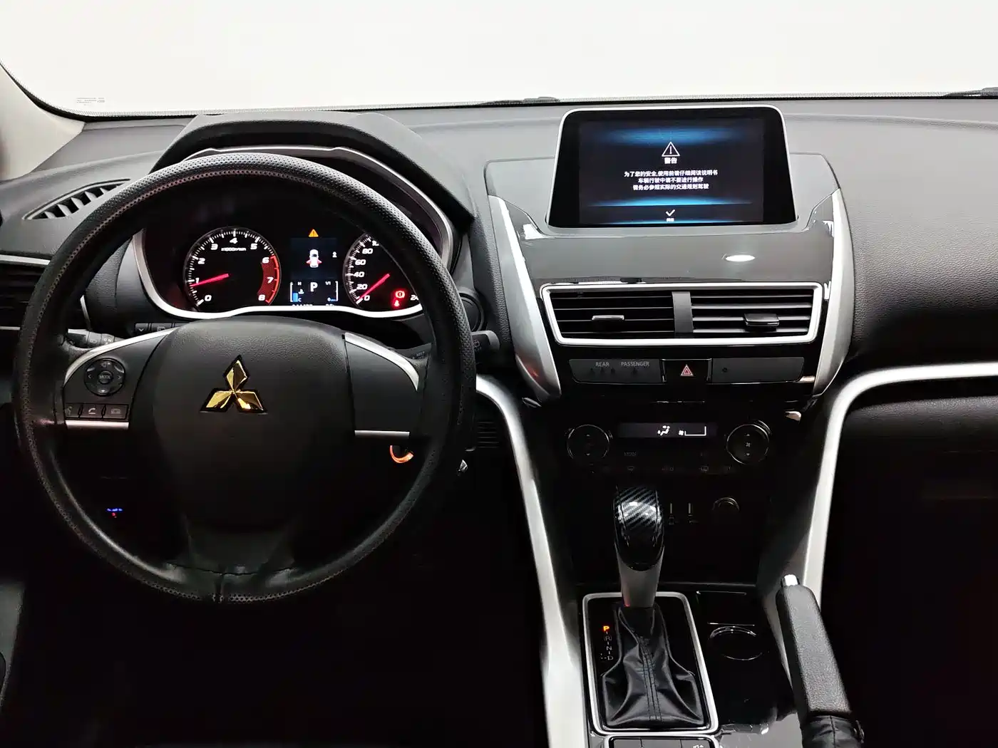 Mitsubishi Eclipse Cross 2022 1.5T CVT 2WD Fearless Edition фото 11