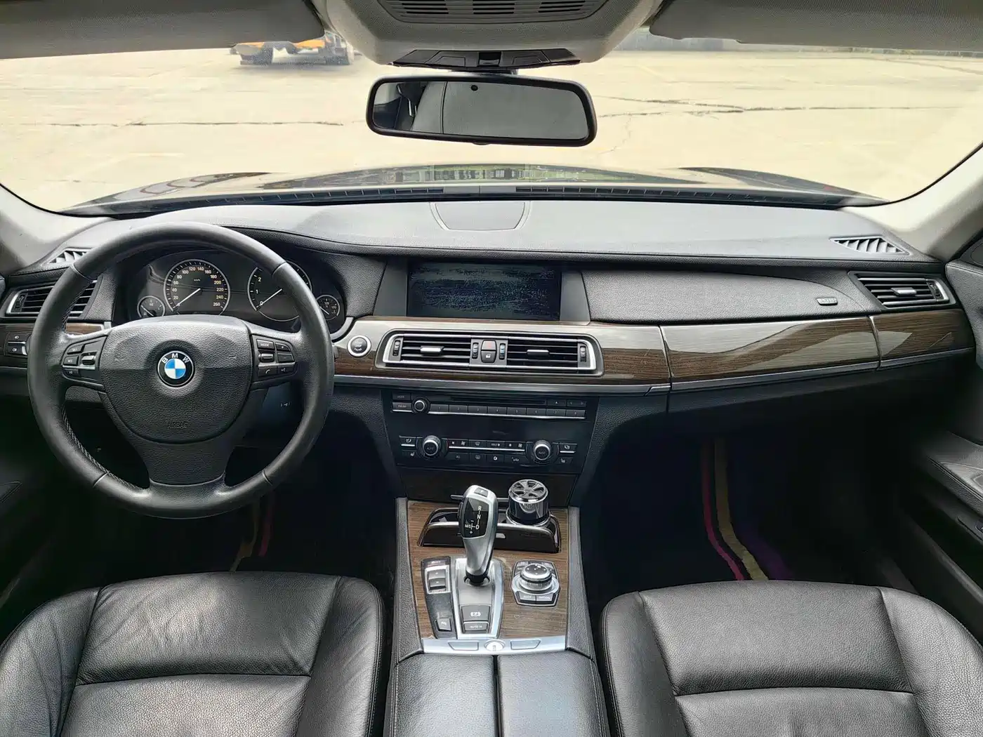 BMW 7 Series 2009 Model 740Li Leading Edition фото 7