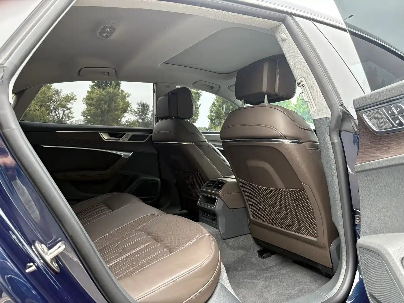 Фото 13 - Audi A7L