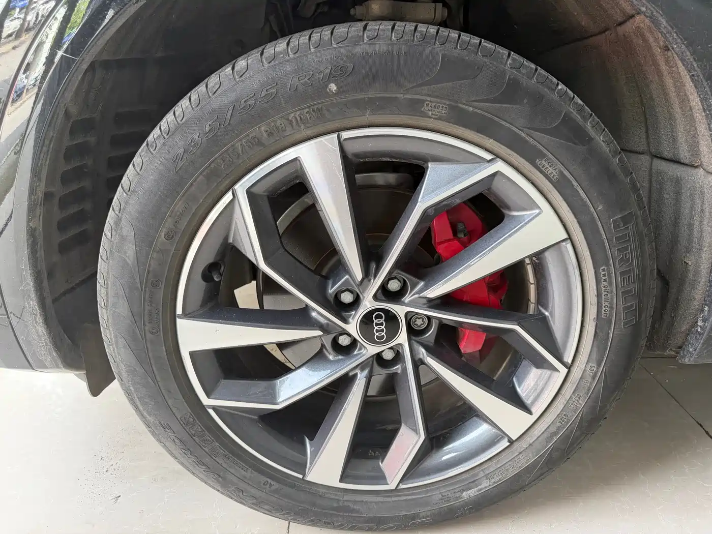 Audi Q5L 2024 Model 40 TFSI Luxury Dynamic фото 4