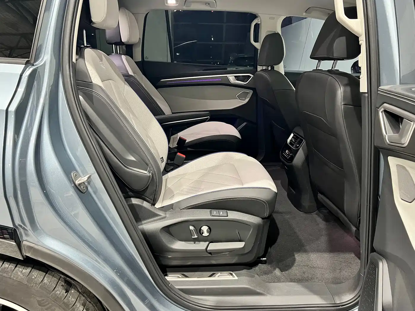 Volkswagen Talagon 2025 450TSI R-Line 6-Seater фото 10