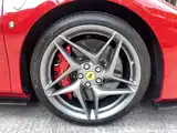 Photo 5 - Ferrari F8
