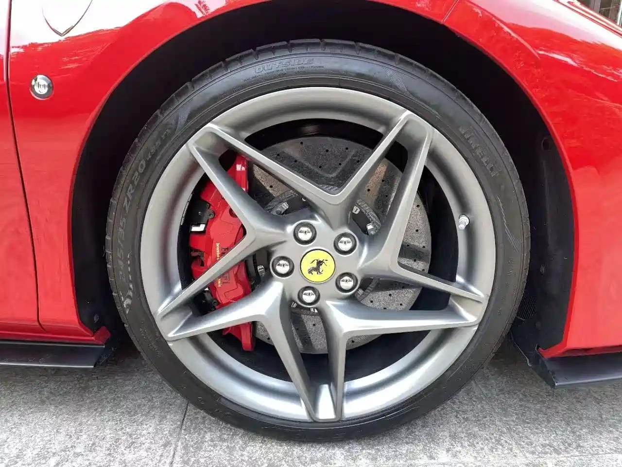 Photo 5 - Ferrari F8