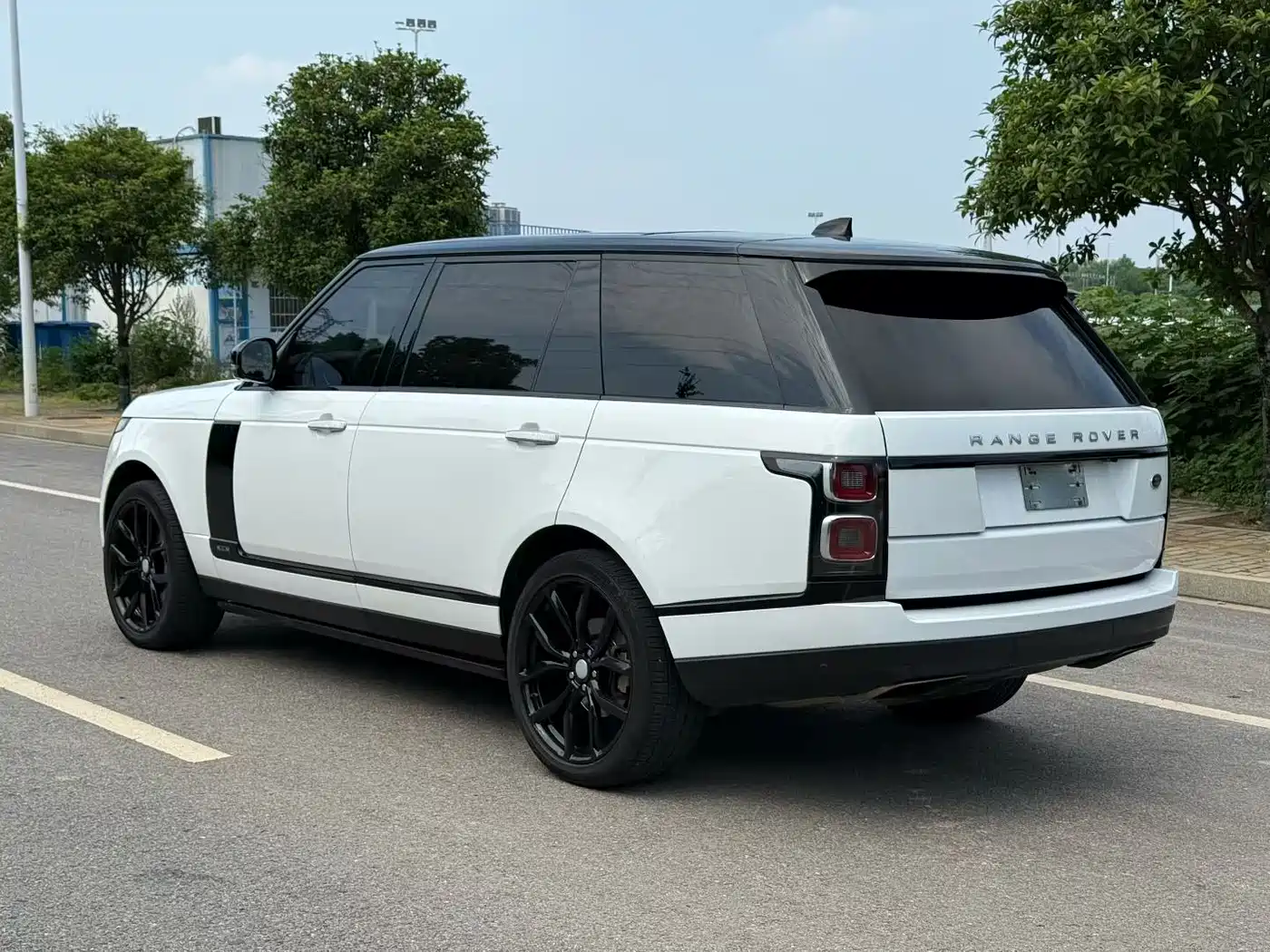 Land Rover Range Rover 2020 3.0 L6 Supreme Creation Extended Version фото 8