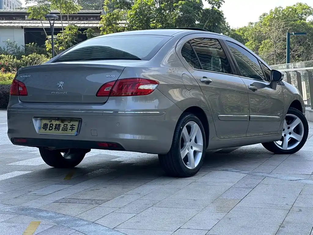 Peugeot 408 2013 2.0L Automatic Luxury Edition фото 6
