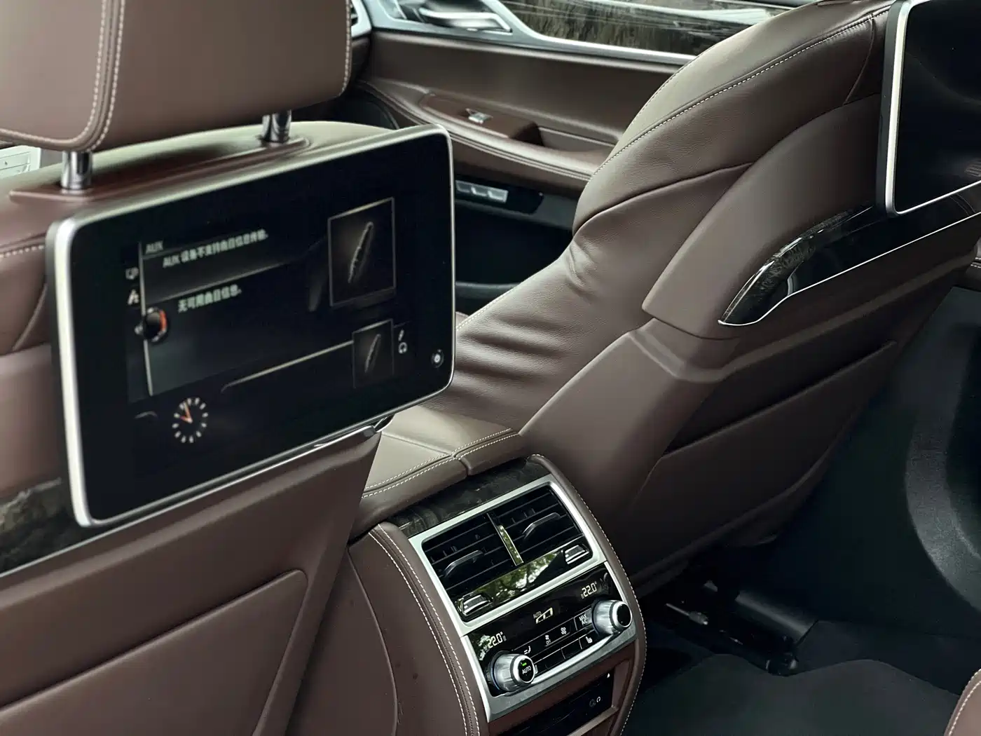 BMW 7 Series 2017 740Li Leading Edition фото 17