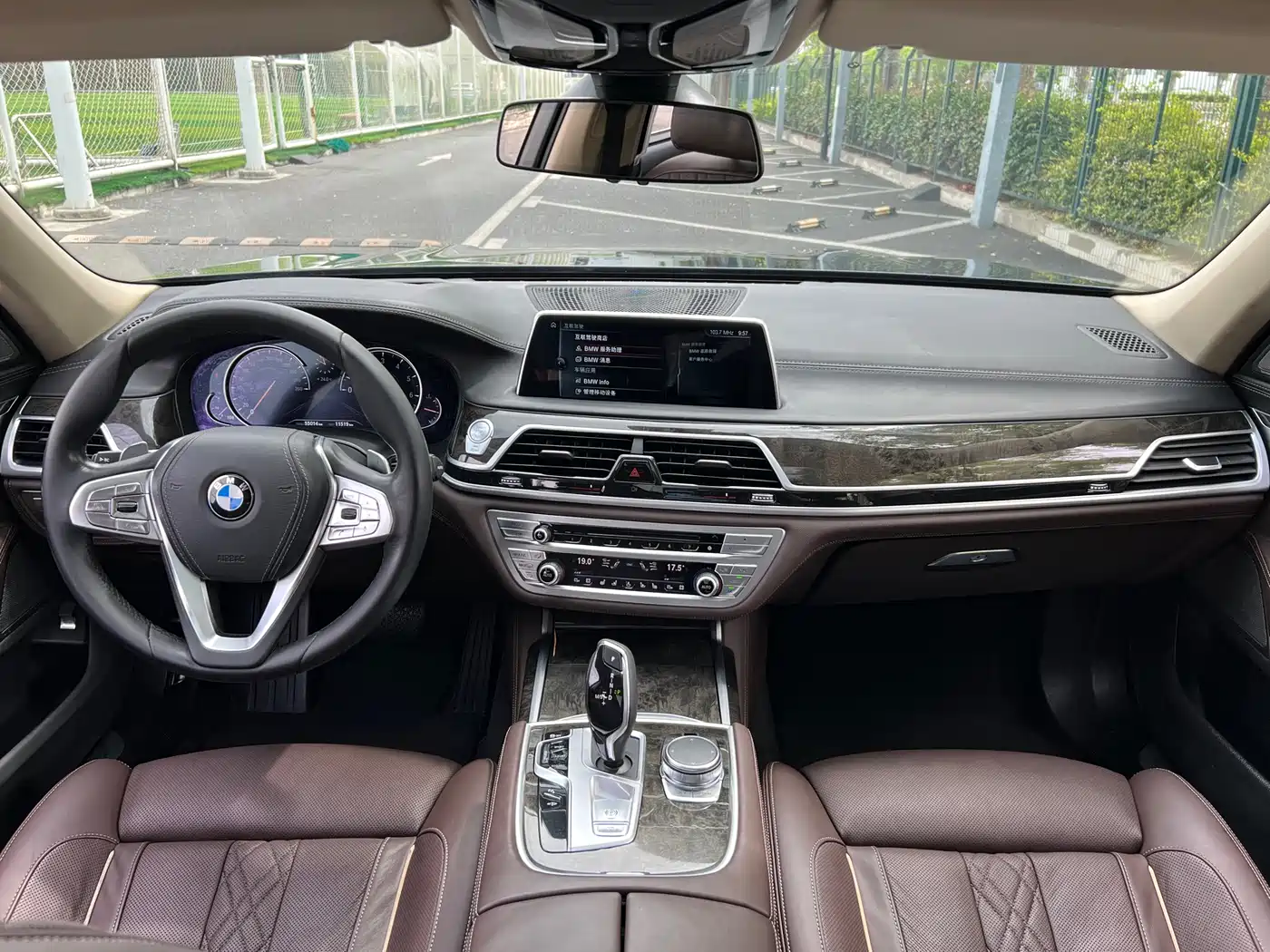 BMW 7 Series 2017 740Li Leading Edition фото 19