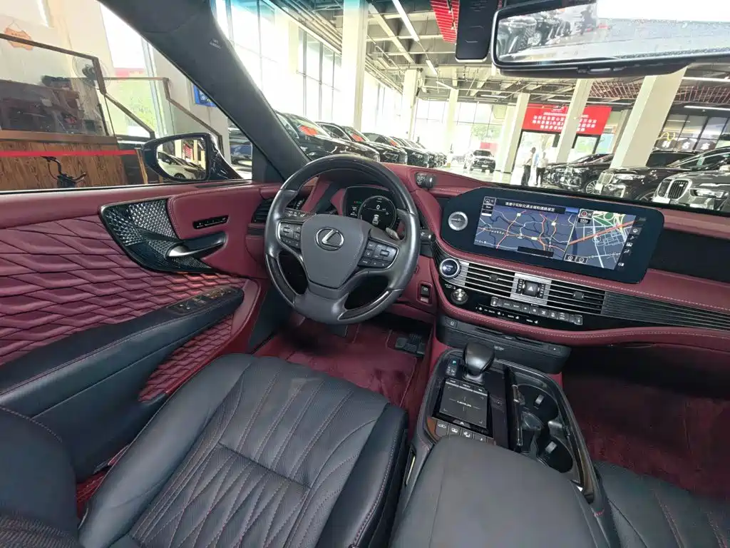 Фото 36 - Lexus LS