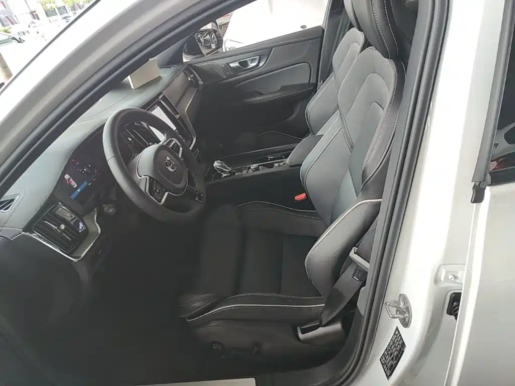Фото 15 - Volvo S60