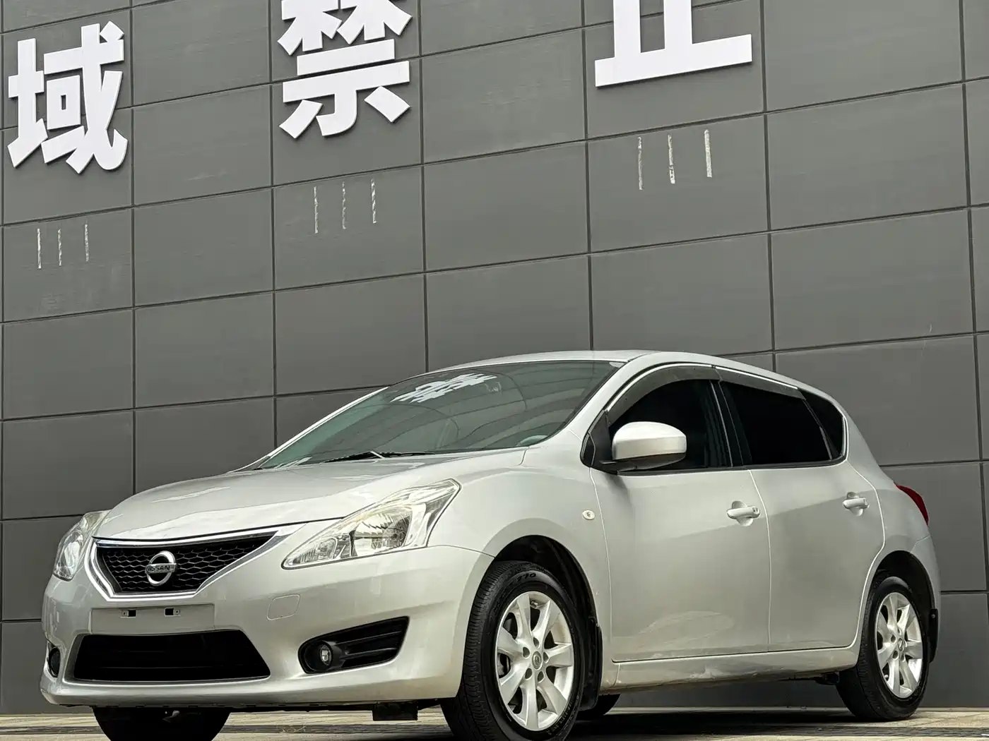 Photo 1 - Nissan Tiida