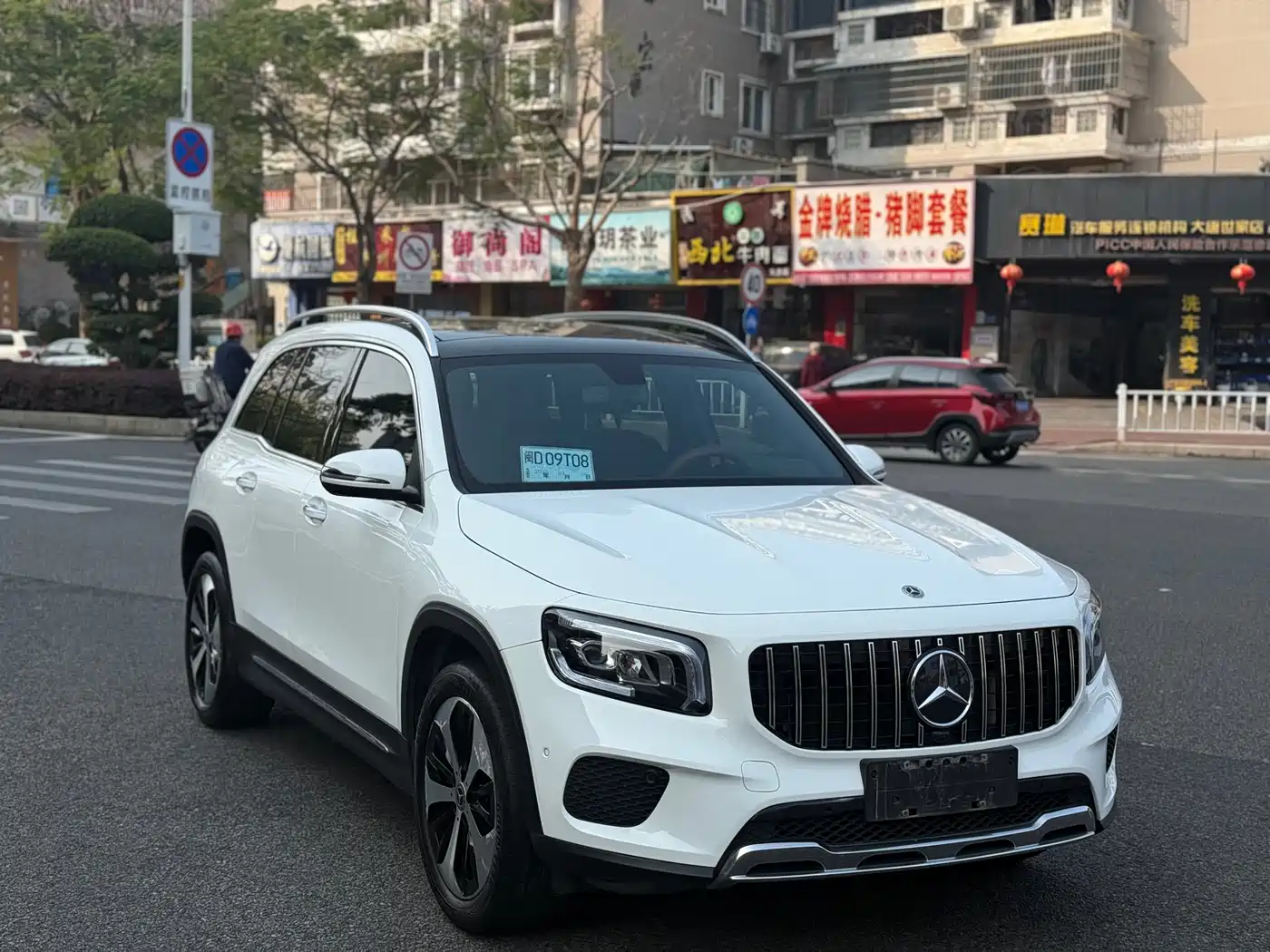 MERCEDES-BENZ GLB
