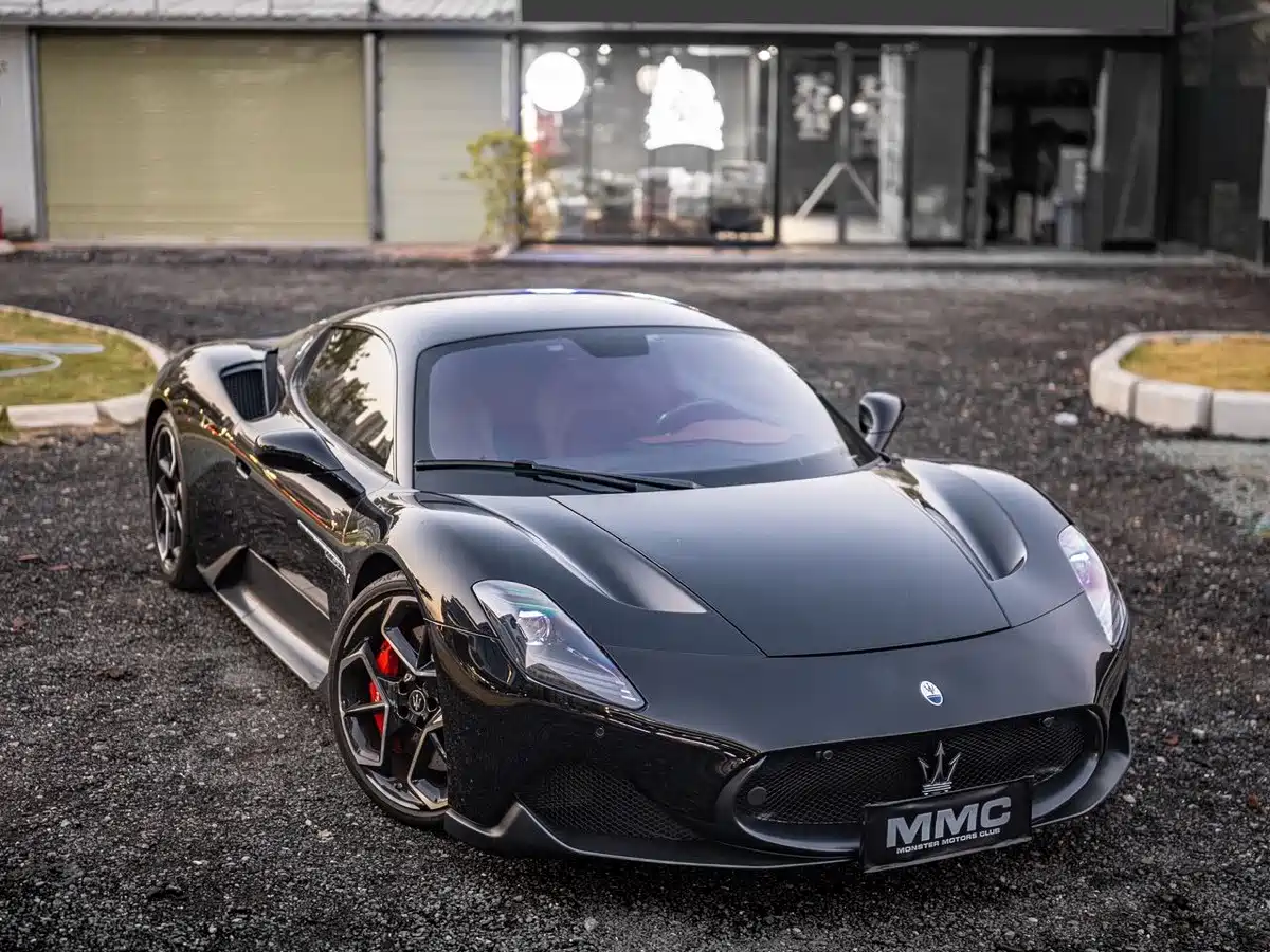 Photo 27 - Maserati MC20