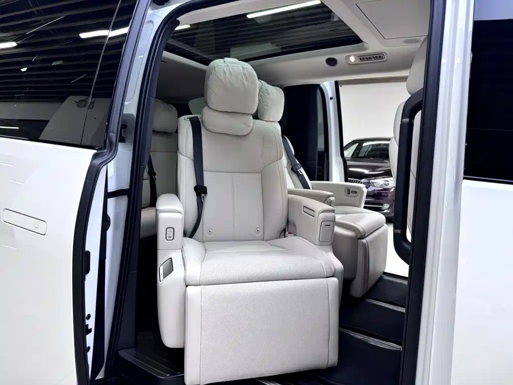 Li Auto MEGA 2025 2025 Model Home Family Special Edition