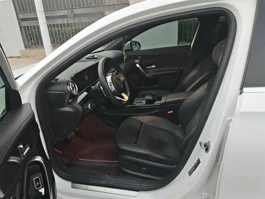 Mercedes-Benz A-Class 2021 A 200 L Sport Sedan Fashion Edition фото 10