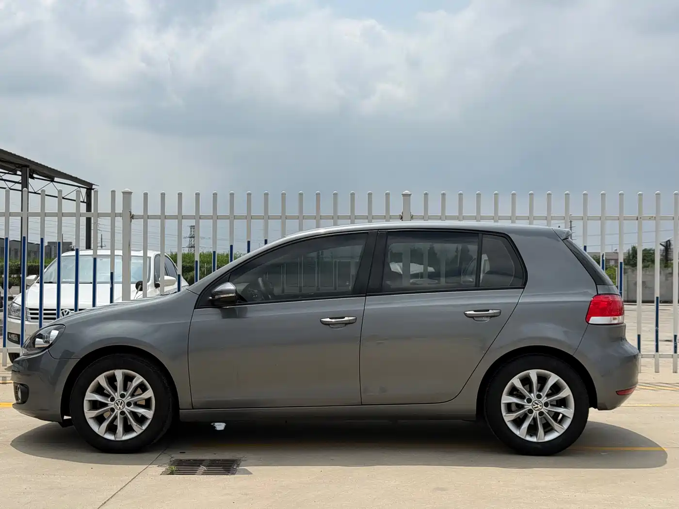 Volkswagen Golf 2011 2011 Model 1.6 Automatic Comfort