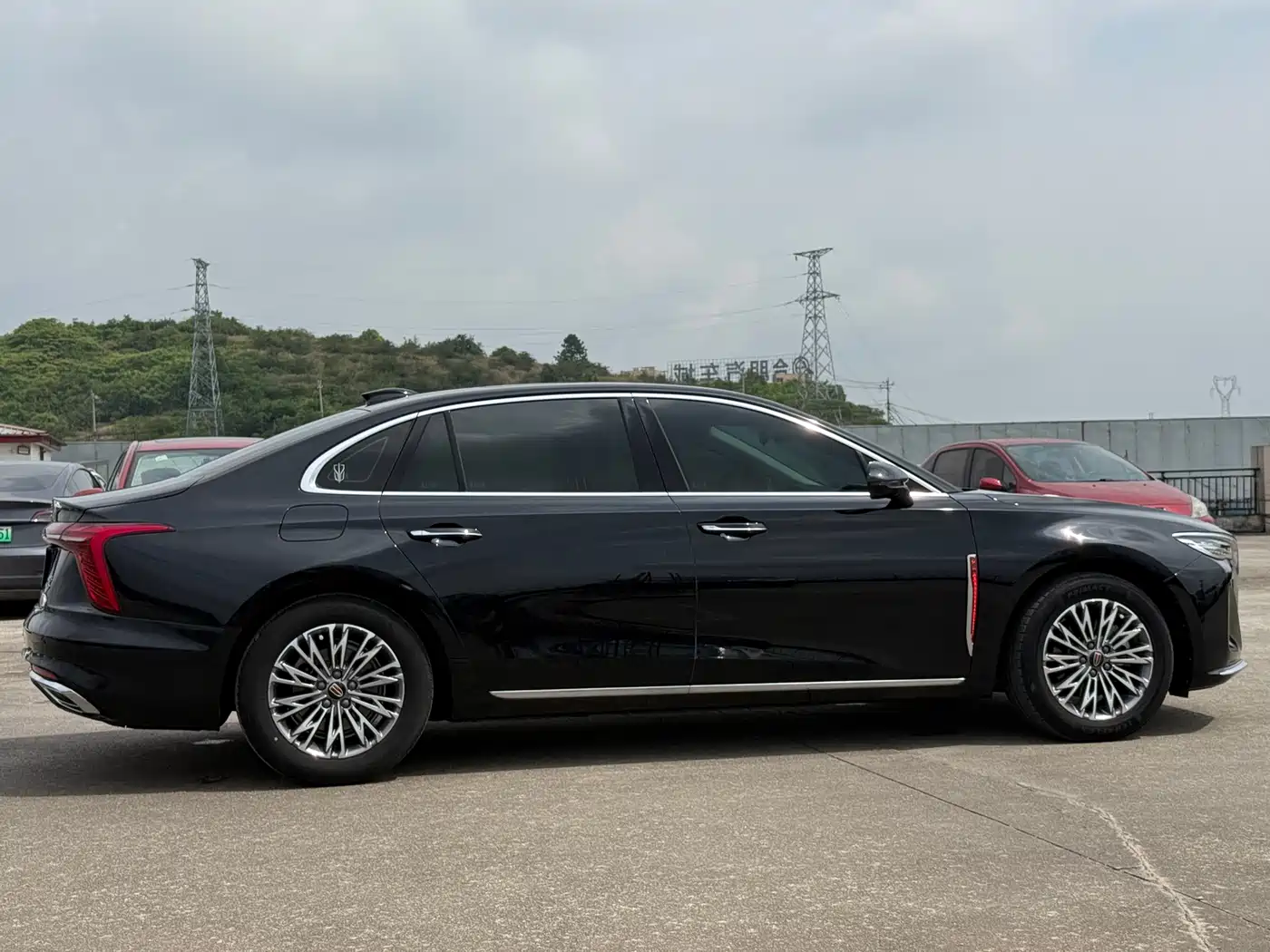 Hongqi H5 2024 1.5T DCT Smart Connect Flag Joy Edition фото 12