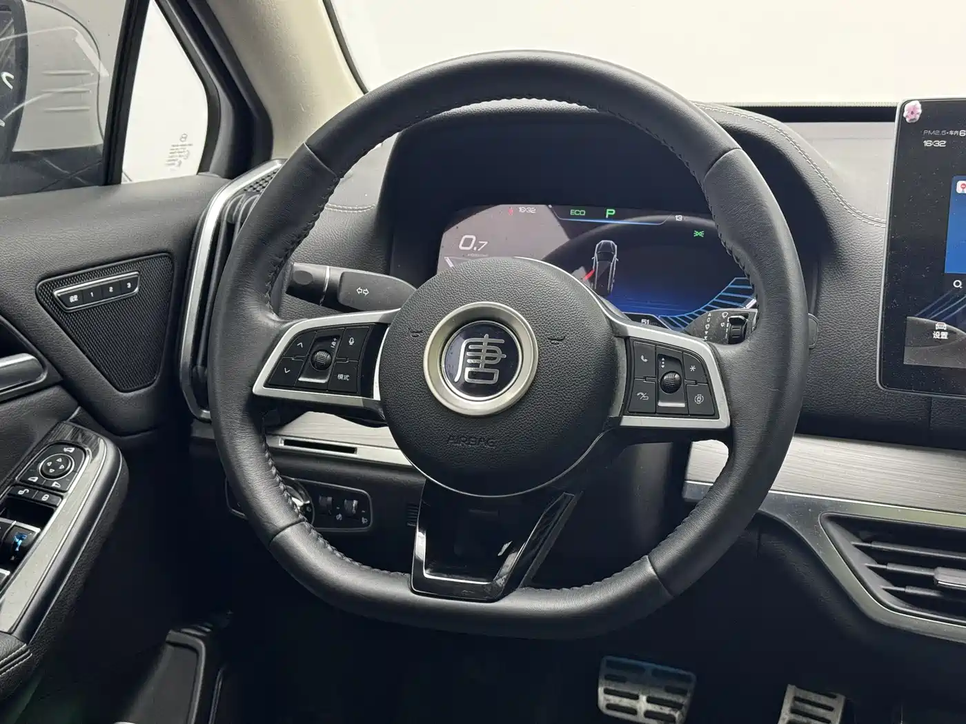 BYD Tang 2018 2.0T Automatic Smart Connection Honor Edition 7-Seater China V фото 16