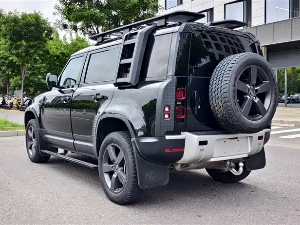 Land Rover Defender 2021 110 P400 Dark Special Edition фото 3