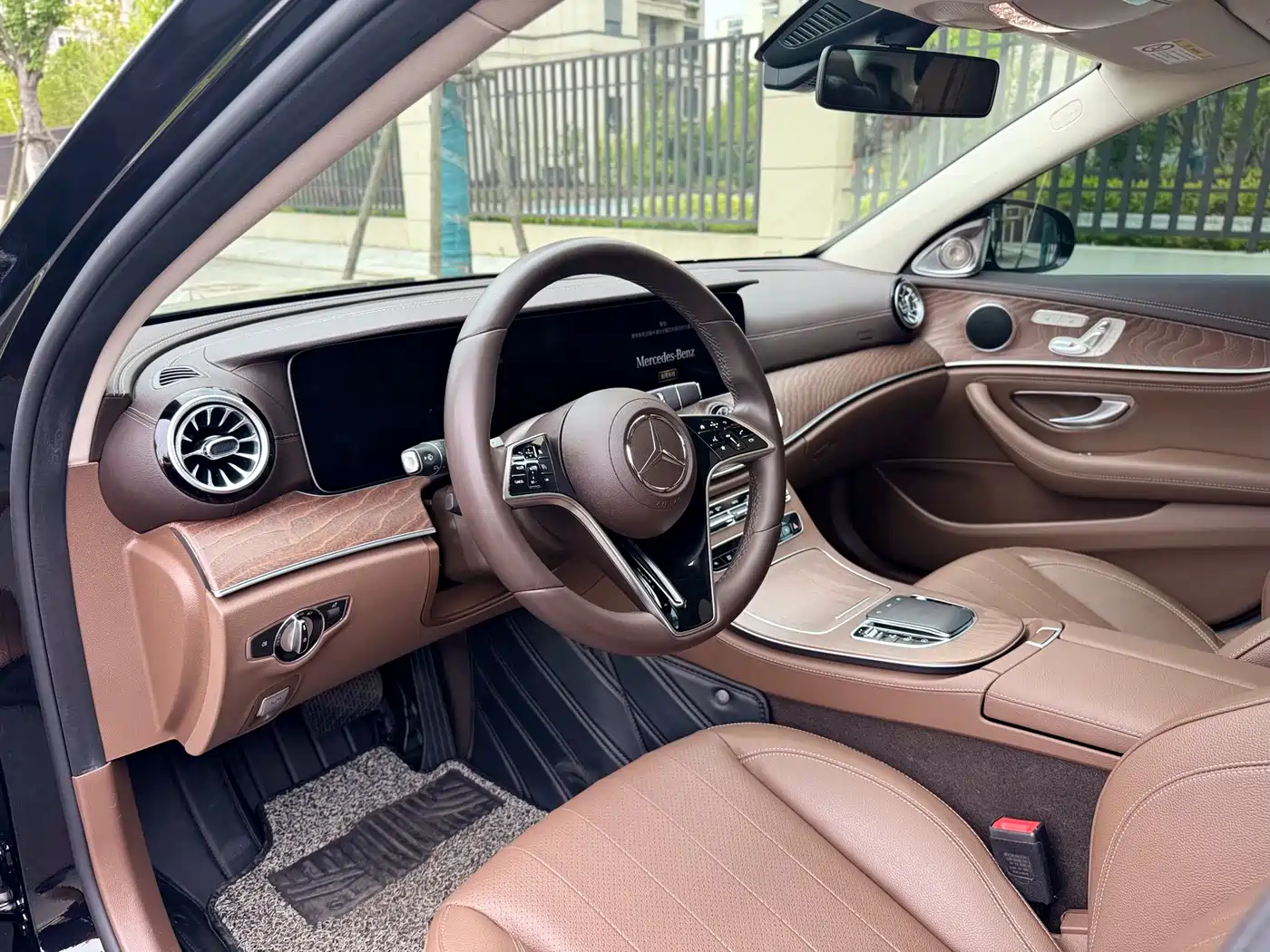 Mercedes-Benz E-Class 2023 E 300 L Fashion фото 8