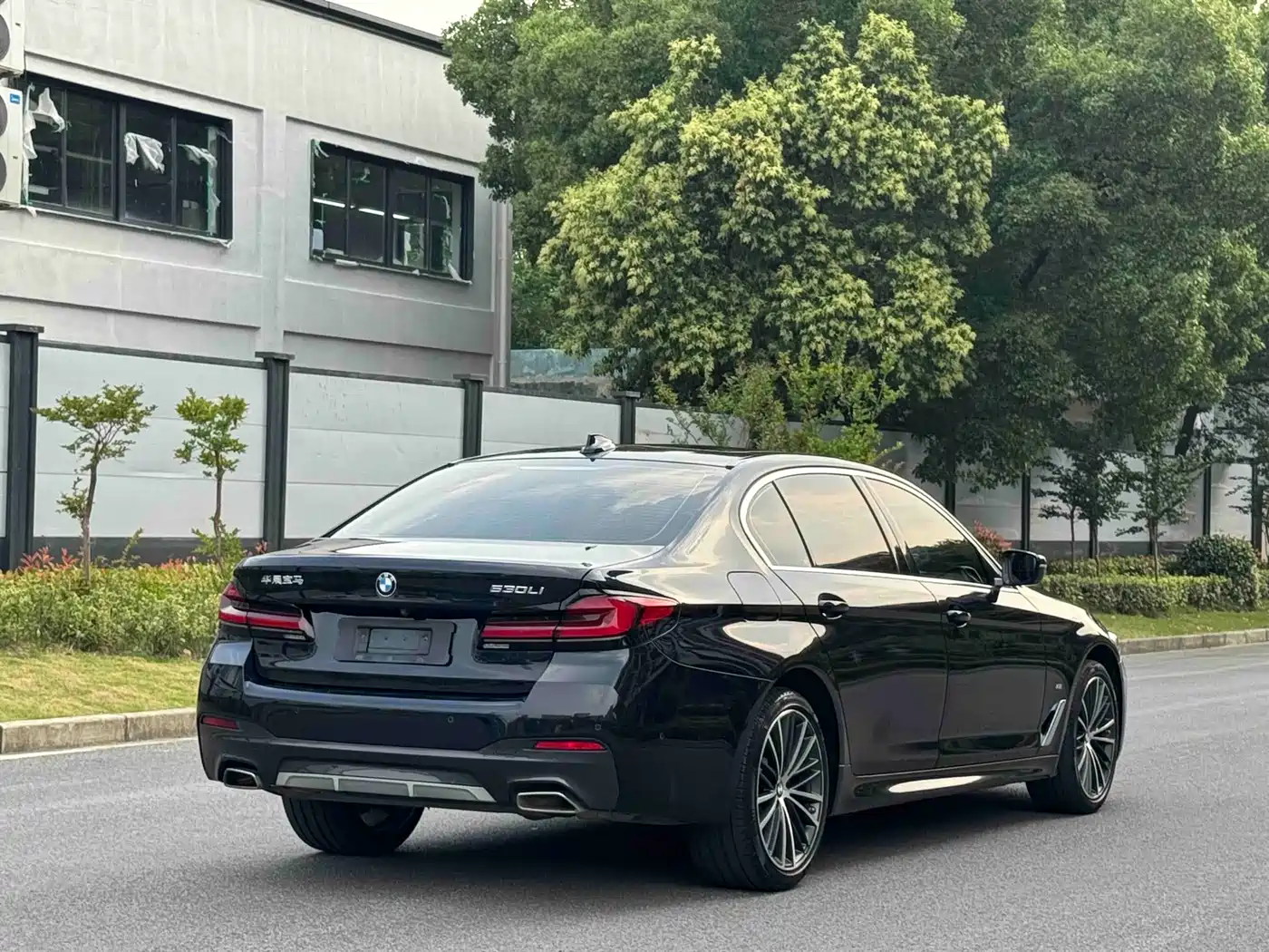 BMW 5 Series 2023 530Li Leading M Sport Package фото 4