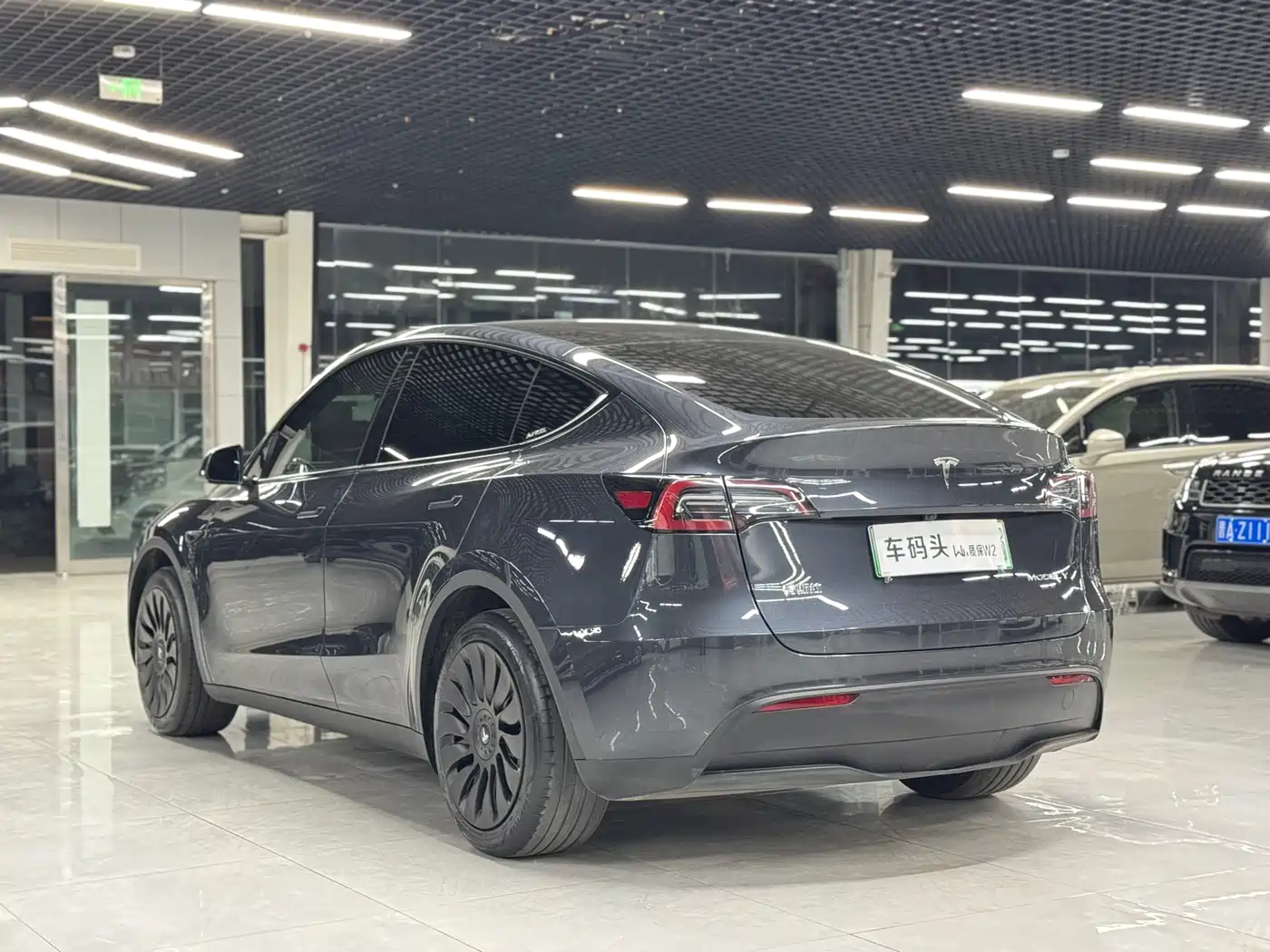 TESLA MODEL Y