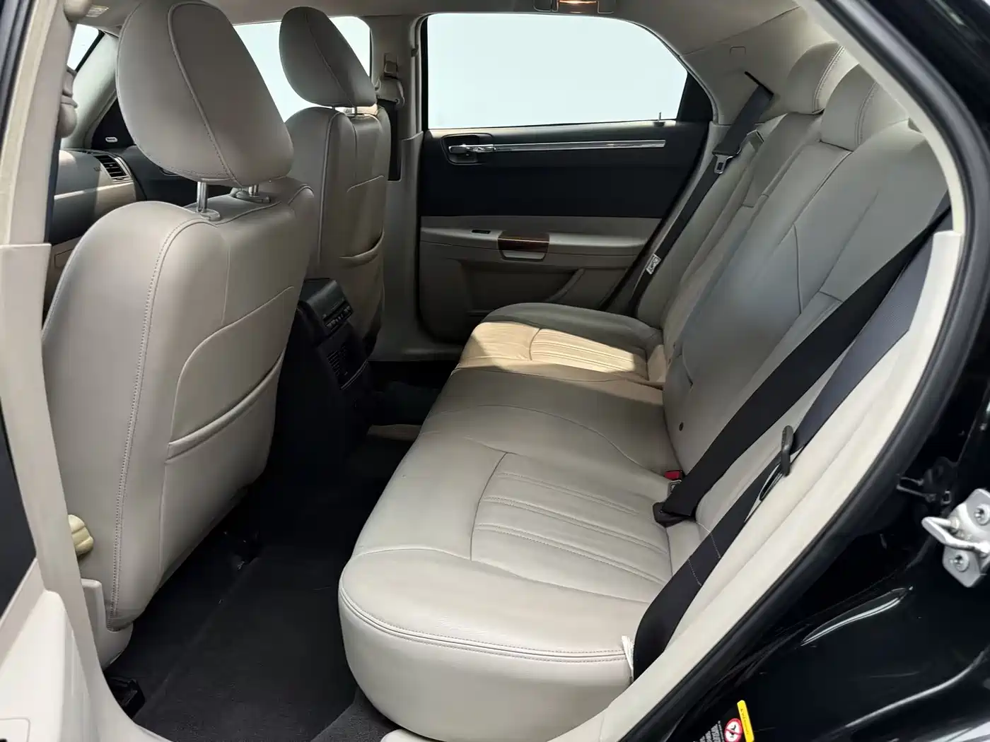 Chrysler 300C 2009 2006 Model 3.5L Luxury Navigator Edition