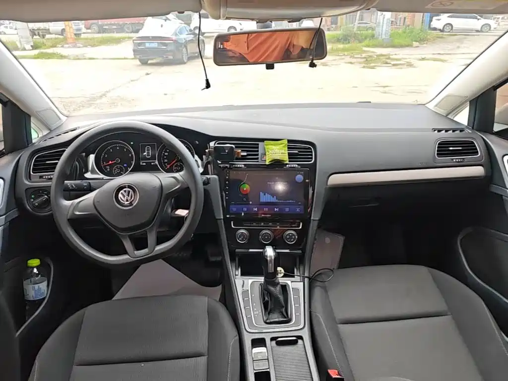 Photo 10 - Volkswagen Golf