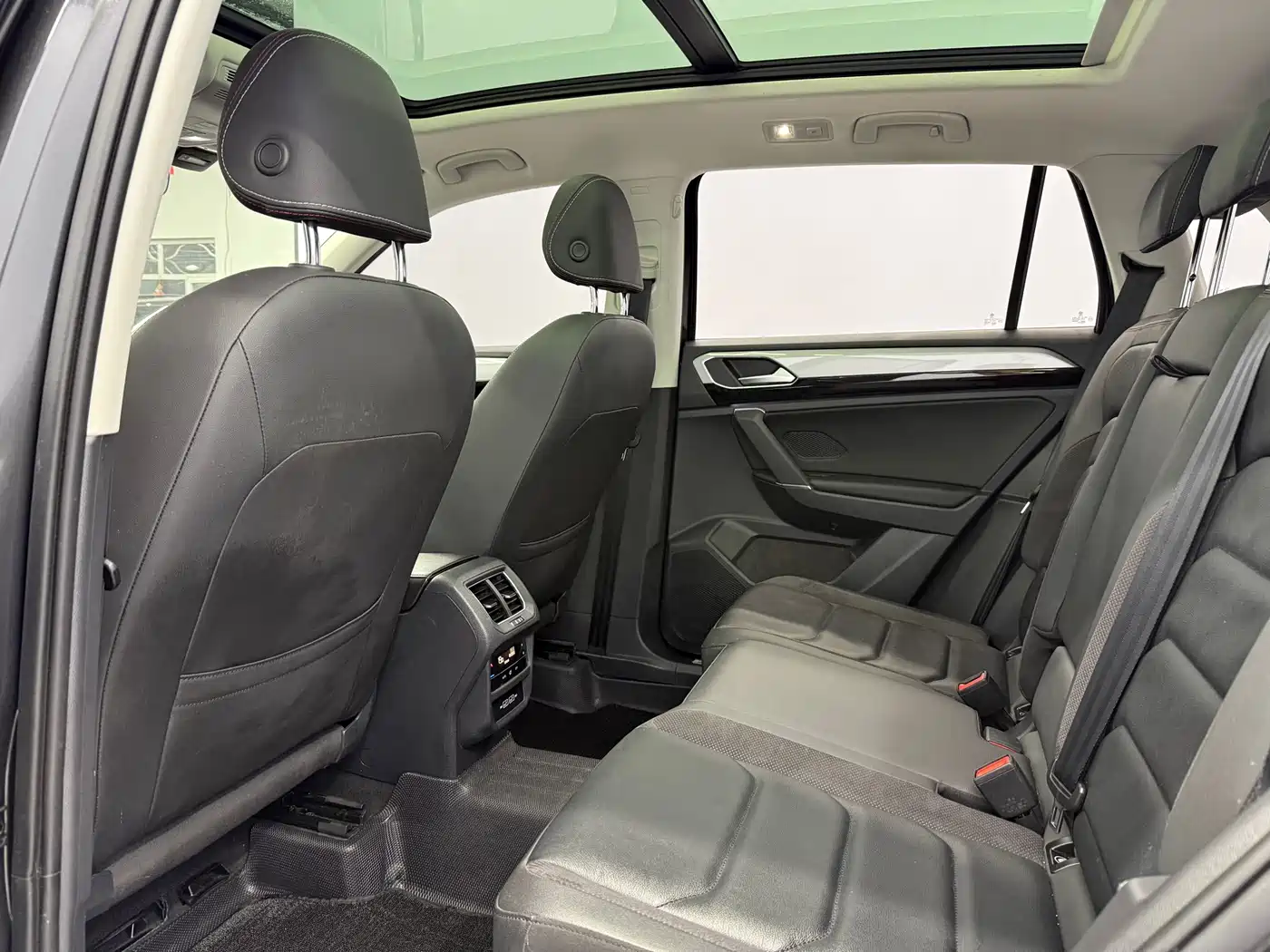 Volkswagen Tayron 2022 280TSI 2WD Luxury Smart Connect Edition фото 8