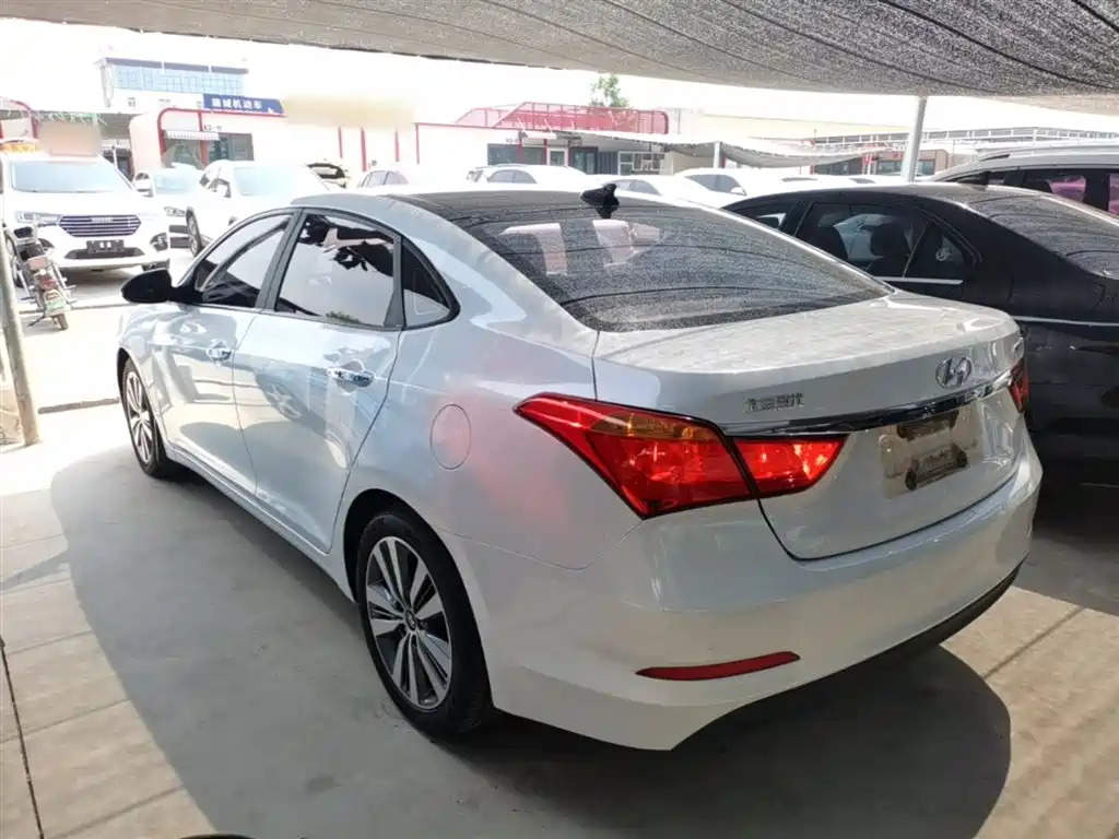 Hyundai Mistra 2016 1.8L Automatic Smart GLS фото 5