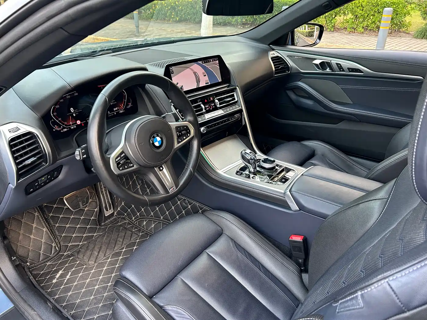 BMW 8 Series 2019 840i Convertible M Sport фото 16