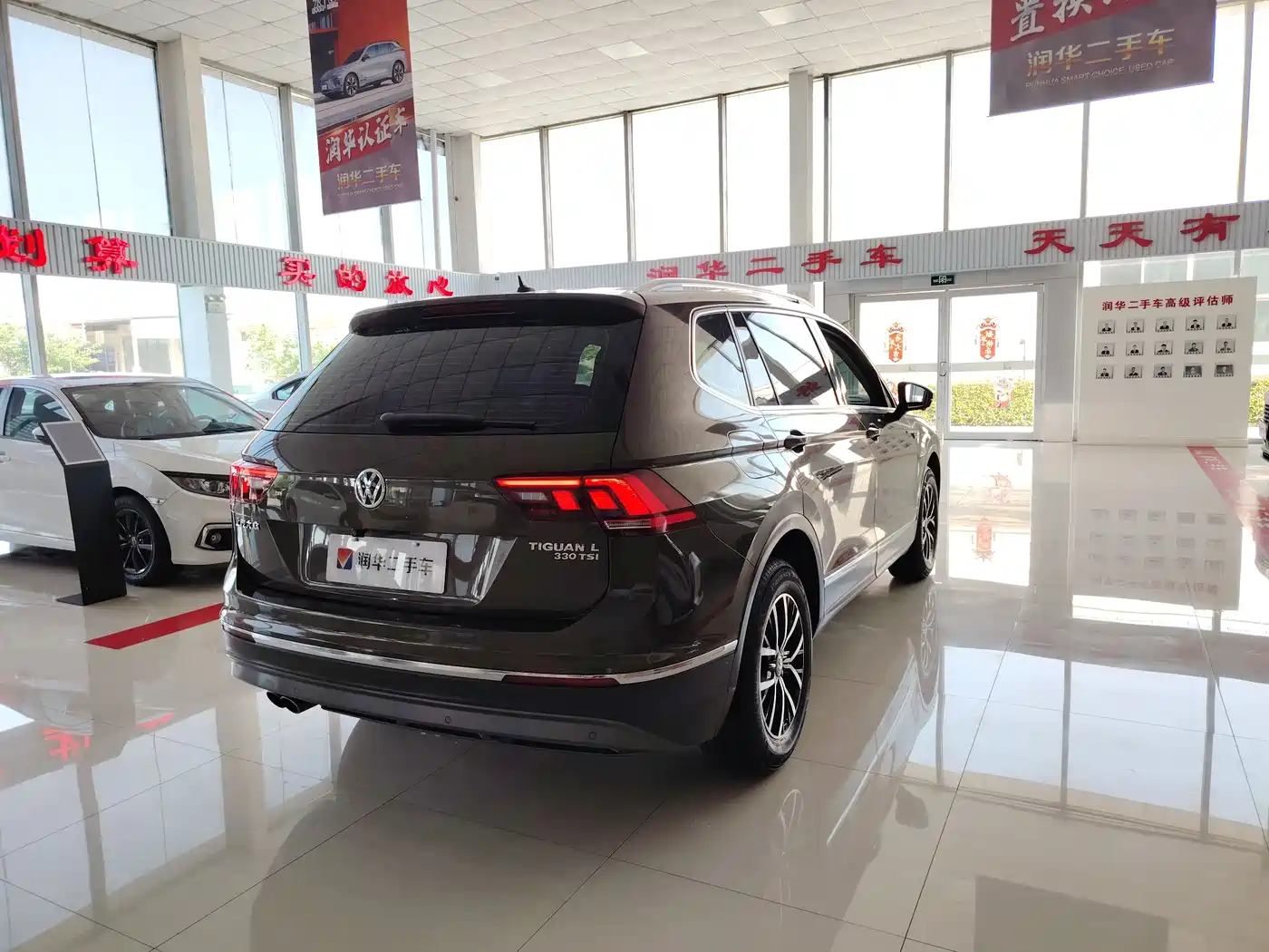 Volkswagen Tiguan L 2017 330TSI Automatic 2WD Luxury Edition фото 12