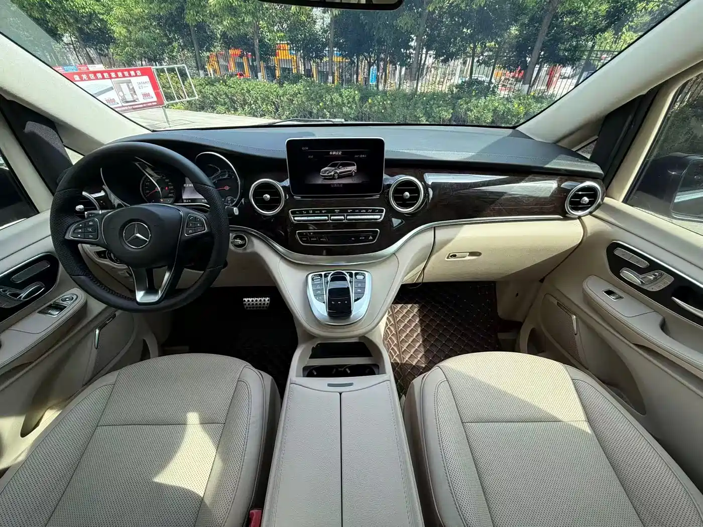 Mercedes-Benz V-Class 2018 V 260 L Premium Long Wheelbase Edition China VI фото 30