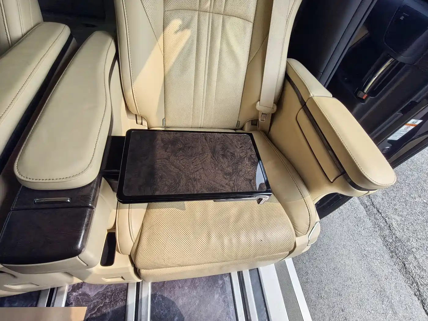 Toyota Alphard 2019 Hybrid 2.5L Premium Edition фото 15
