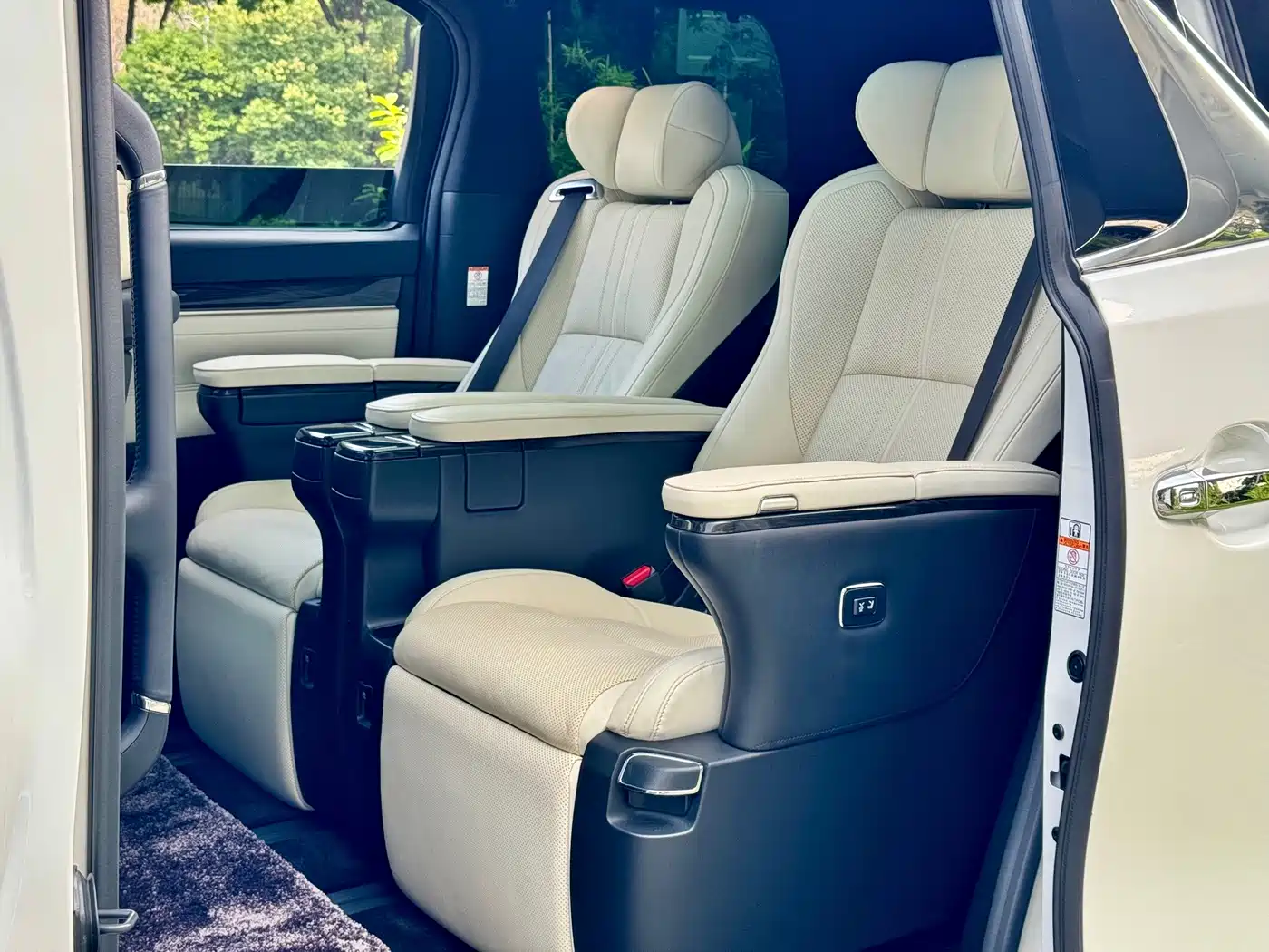 Lexus LM 2020 2020 300h Seven-Seater Elegance Edition
