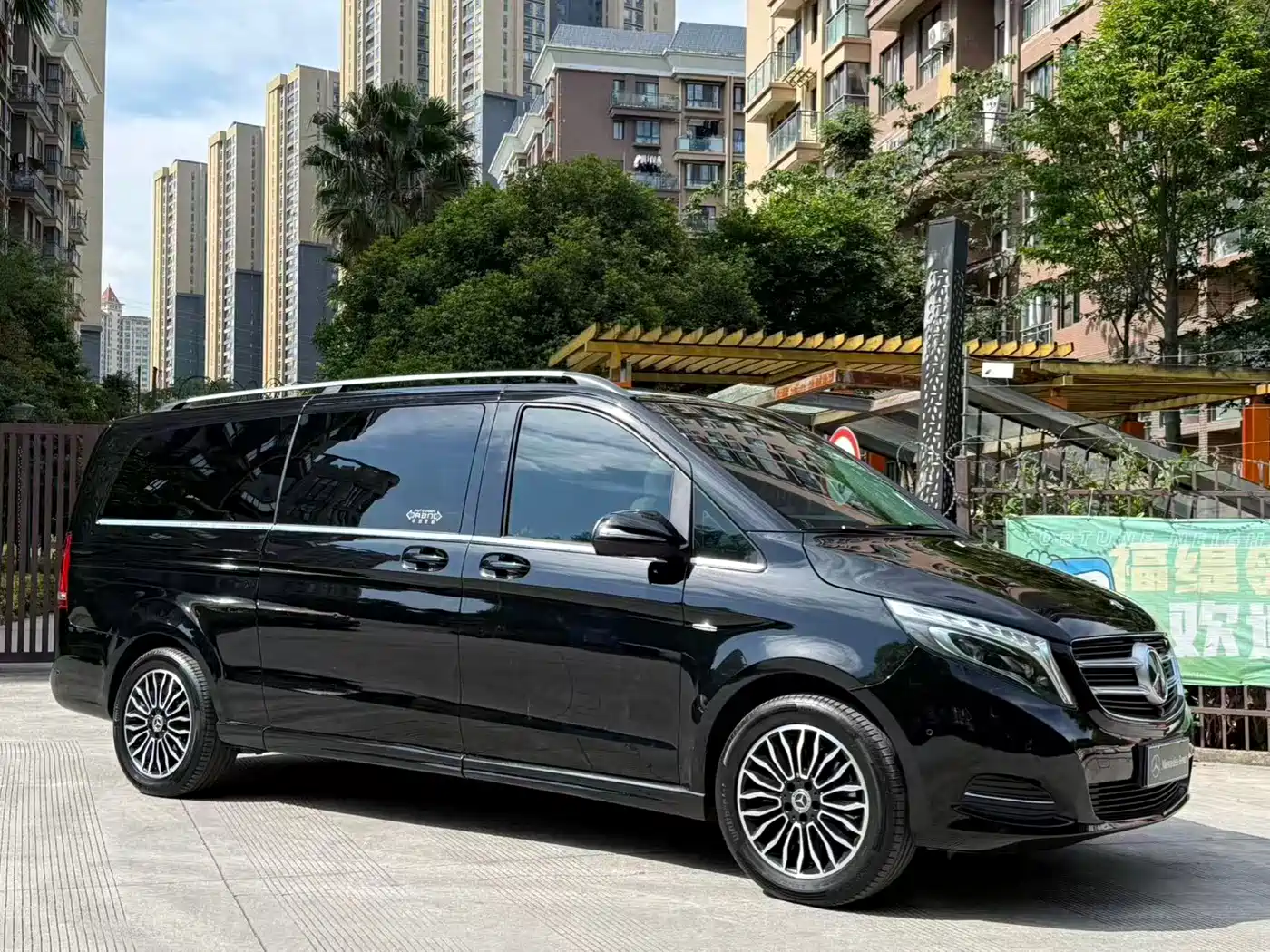 Mercedes-Benz V-Class 2018 V 260 L Premium Long Wheelbase Edition China VI фото 42