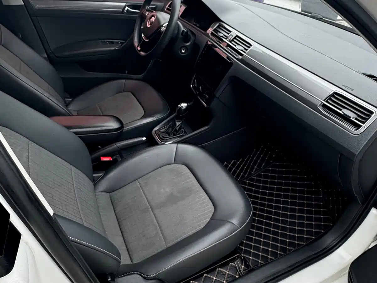 Volkswagen Santana 2016 1.6L Automatic Comfort Edition фото 8