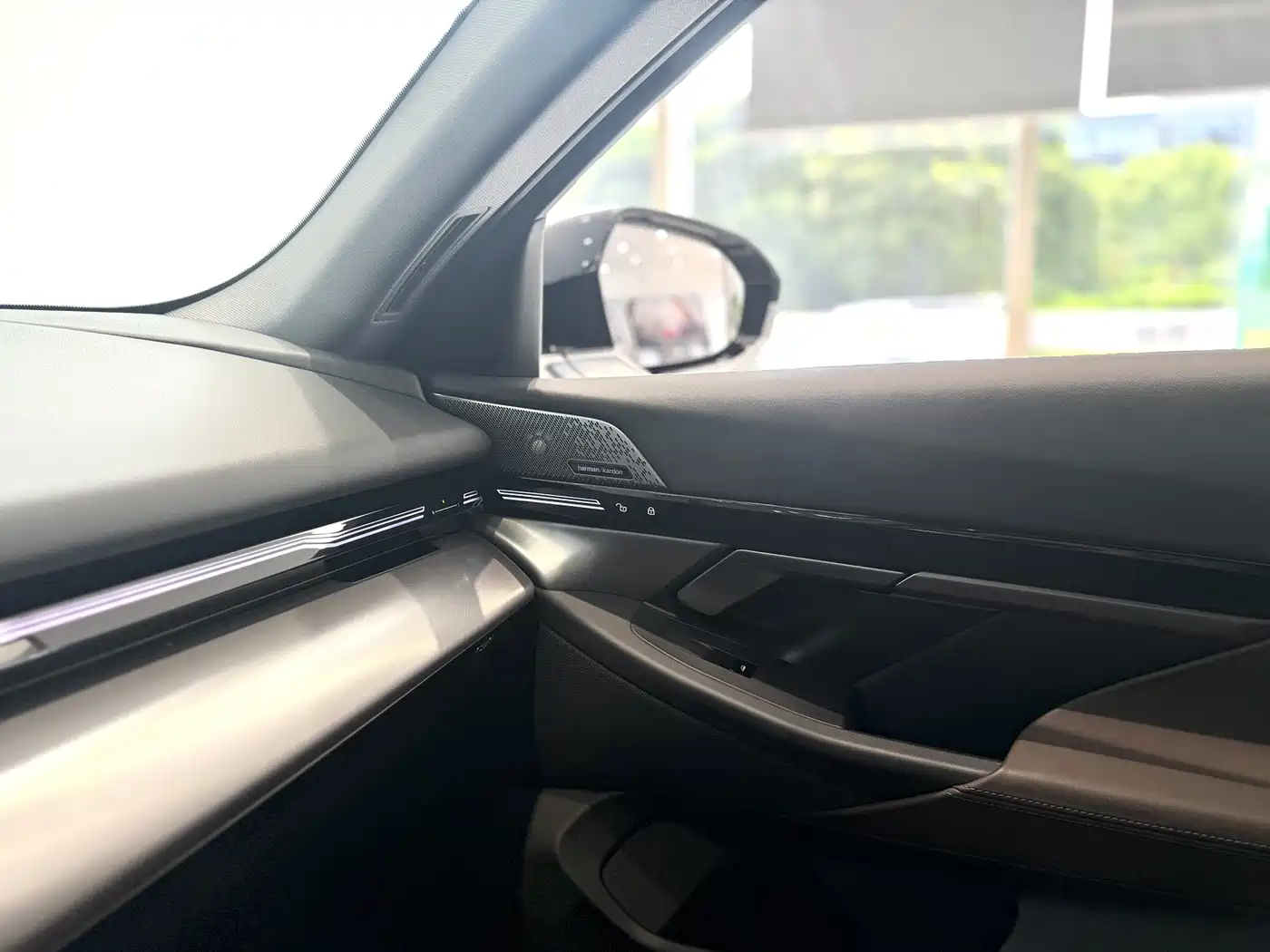 BMW 5 Series 2024 525Li M Sport Package фото 12